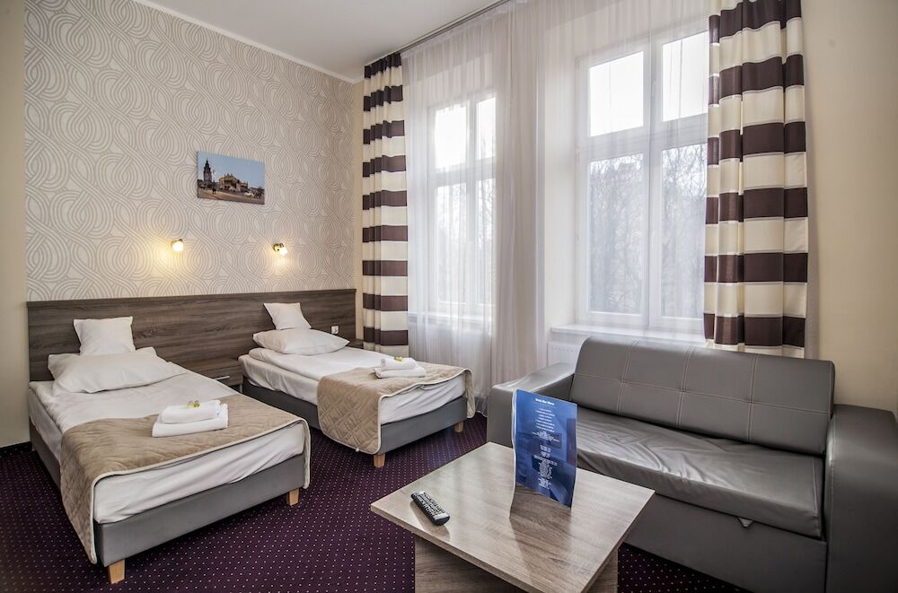 Old Town Luxe Retreat - King Bed - Steps To Main Square Apartment *